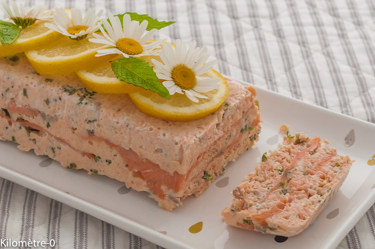 Photo de recette de terrine, terrine de poisson, facile, rapide, saumon, saumon fumé, truite fumée, crème, Noël, poisson,  Kilomètre-0, blog de cuisine réalisée à partir de produits de saison et issus de circuits courts