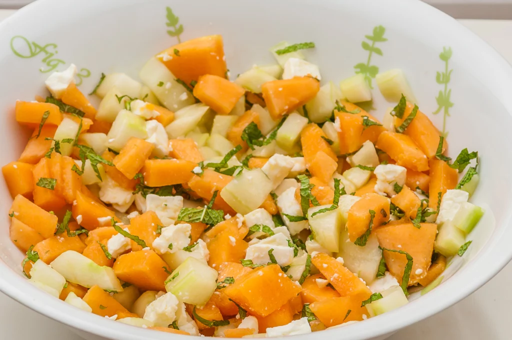 salade de concombre, melon et fêta - Étape 4