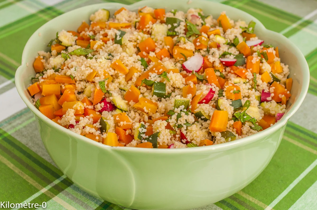 Photo de recette de taboulé aux légumes, printemps, carottes, courgette, radis, semoule, bio, heathy, végétarien, facile, rapide, Kilomètre-0, blog de cuisine réalisée à partir de produits de saison et issus de circuits courts