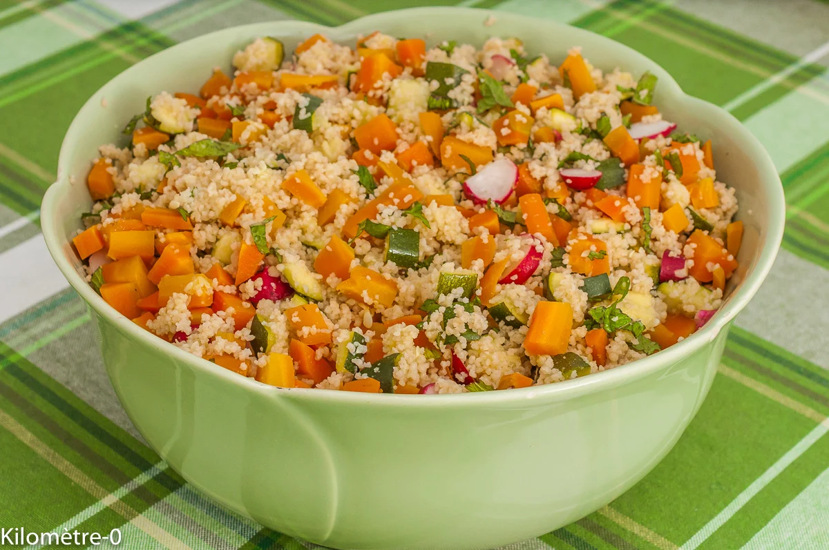 Photo de recette de taboulé aux légumes, printemps, carottes, courgette, radis, semoule, bio, heathy, végétarien, facile, rapide, Kilomètre-0, blog de cuisine réalisée à partir de produits de saison et issus de circuits courts