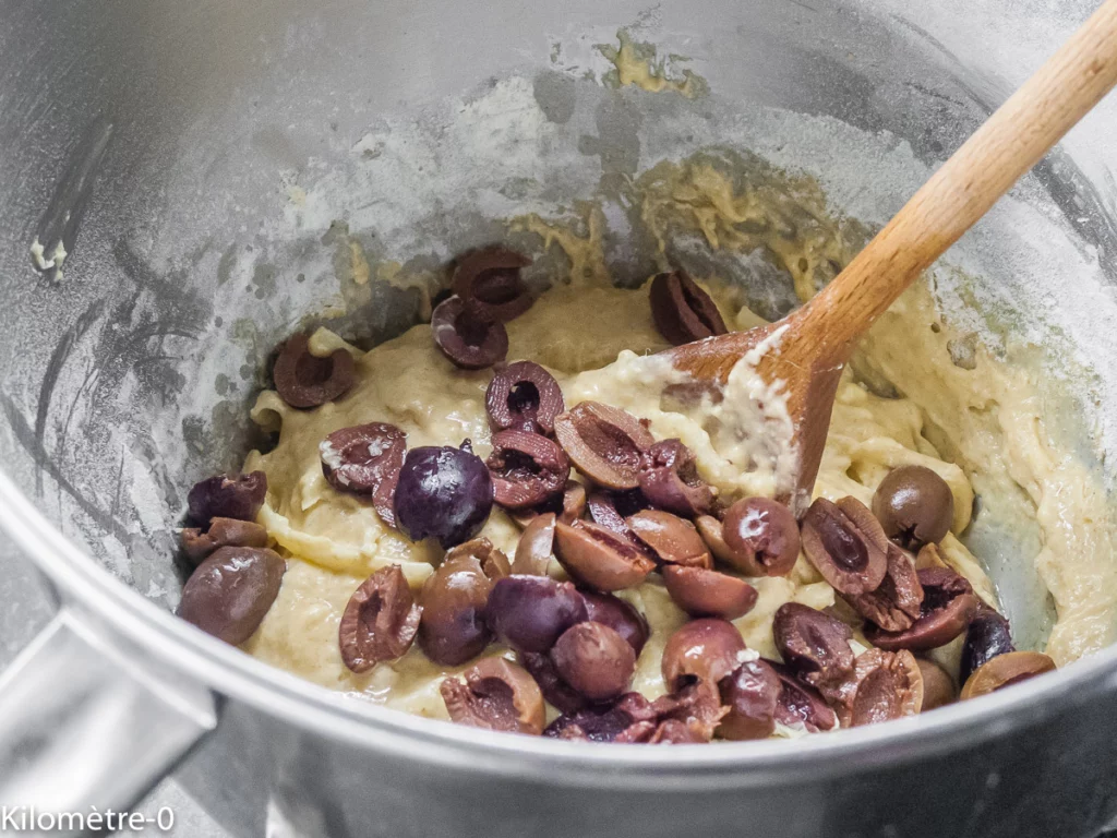 Cake salé facile aux olives - Étape 6