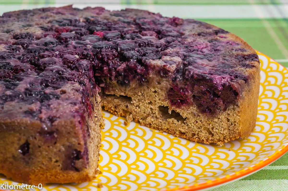 Photo de recette de dessert, facile, été, fruits rouges, gâteau, moelleux, mûres,amaretto, Kilomètre-0, blog de cuisine réalisée à partir de produits de saison et issus de circuits courts