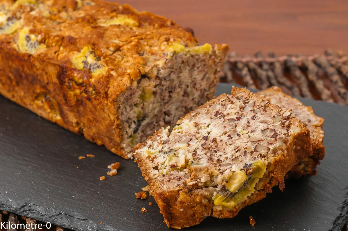 Photo de recette de cake, gâteau du matin, amandes, coco, kiwis, énergétique, facile, bio, santé, rapide Kilomètre-0, blog de cuisine réalisée à partir de produits de saison et issus de circuits courts