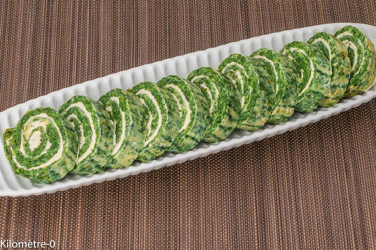 Photo de recette, roulé, légumes, épinards, fromage frais, ail et fines herbes, facile, omelette, oeufs, apéro, entrée, biscuit roulé, de Kilomètre-0, blog de cuisine réalisée à partir de produits de saison et issus de circuits courts