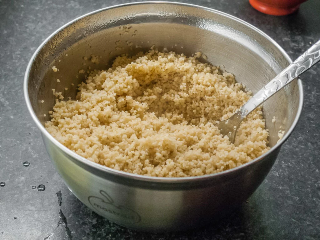 Salade de semoule et haricots rouges aux pointes d&rsquo;asperges et fines herbes - Étape 1