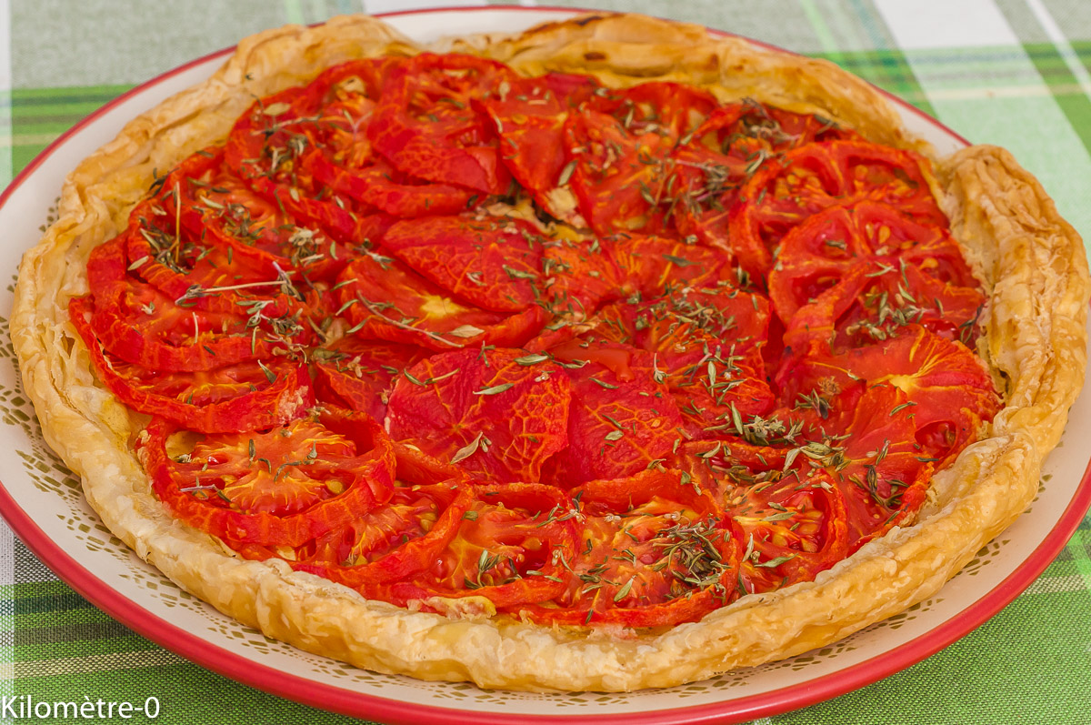 Photo de recette de tarte moutarde, tomate, été, facile, végétarienne, healthy,  Kilomètre-0, blog de cuisine réalisée à partir de produits de saison et issus de circuits courts