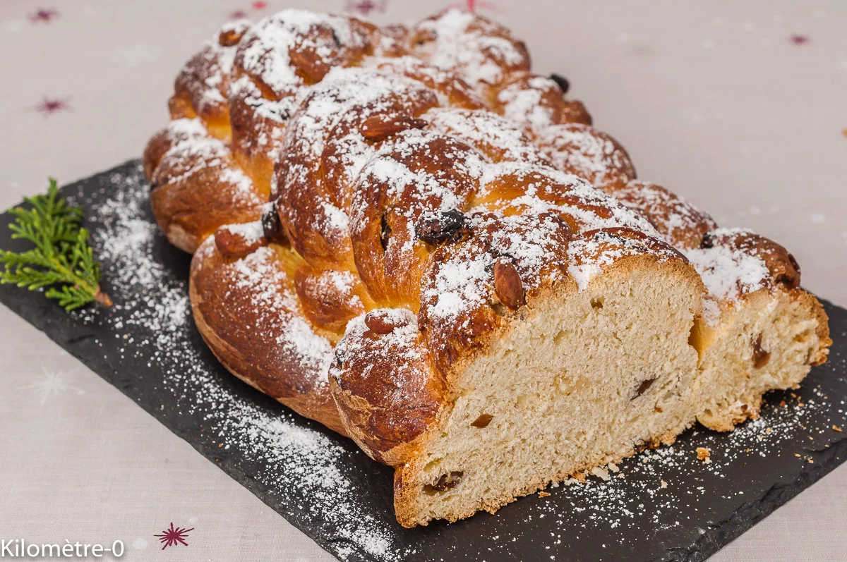 Photo de recette de pain brioché, brioche, tresse 4 brins, tresse 3 brins, vanocka, tchèque de Noël, Noël, Noël dans le monde, Noël en Europe, dessert, gâteau, Kilomètre-0, blog de cuisine réalisée à partir de produits de saison et issus de circuits courts