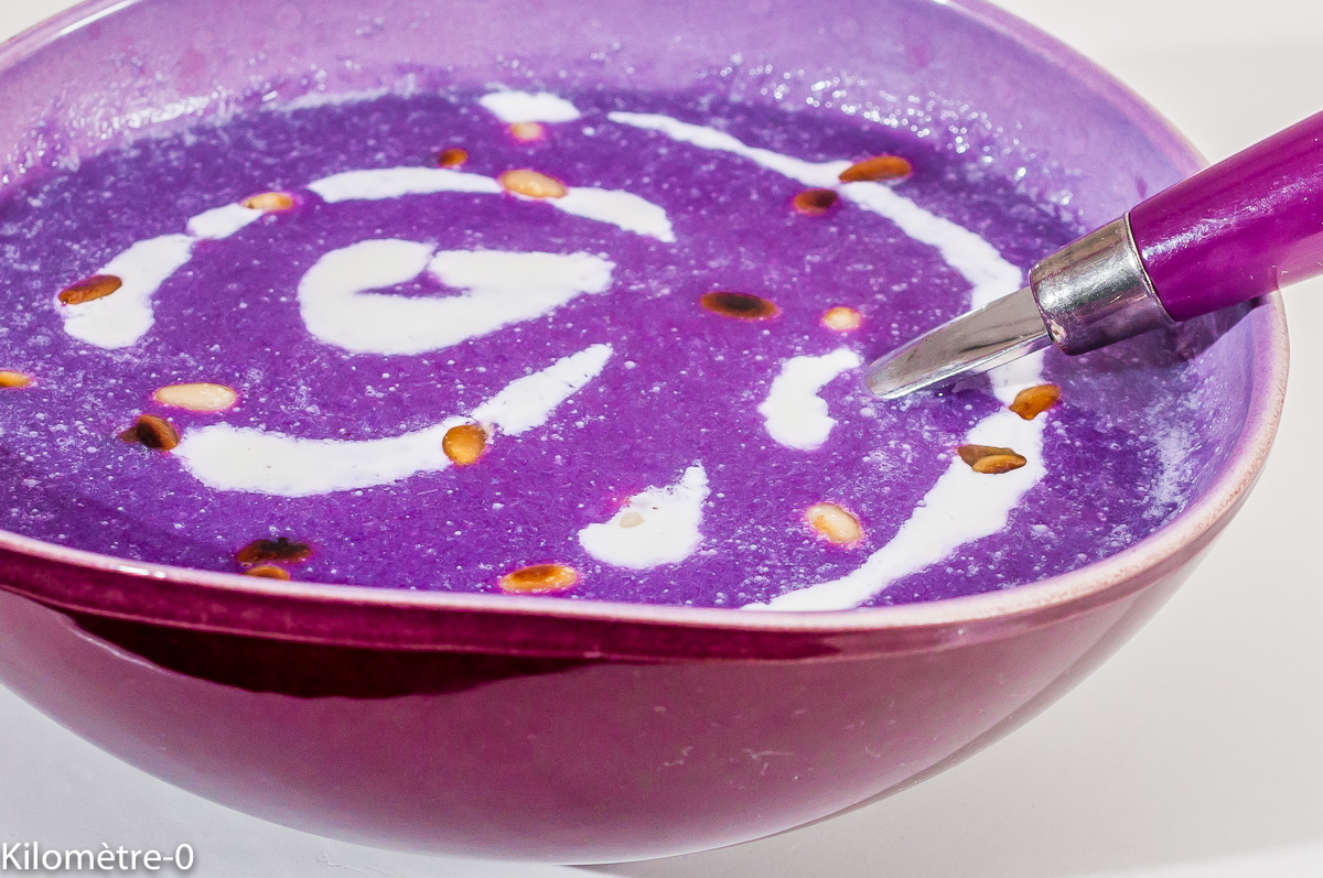 Photo de recette de soupe d'hiver, chou rouge, facile, rapide, légère, économique, bio de Kilomètre-0, blog de cuisine réalisée à partir de produits de saison et issus de circuits courts