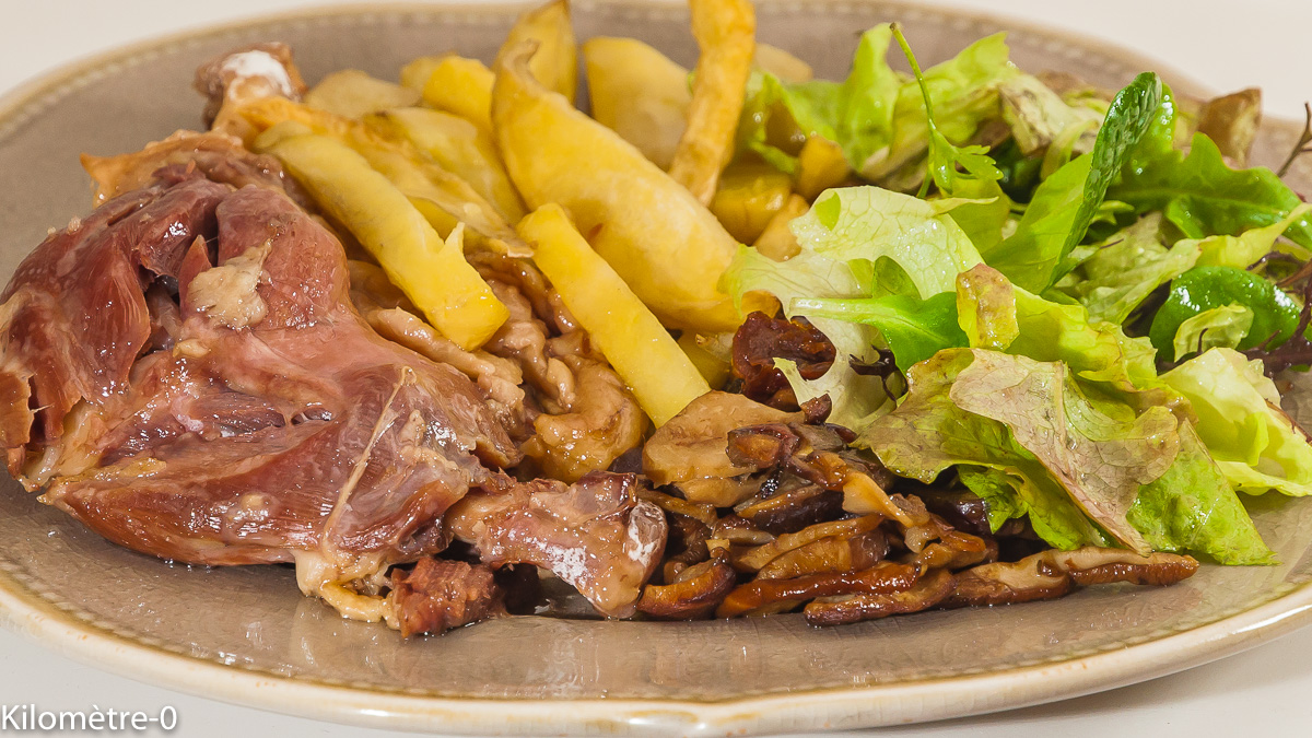 Photo de recette de confit de canard facile, champigons, frites légères de Kilomètre-0, blog de cuisine réalisée à partir de produits de saison et issus de circuits courts