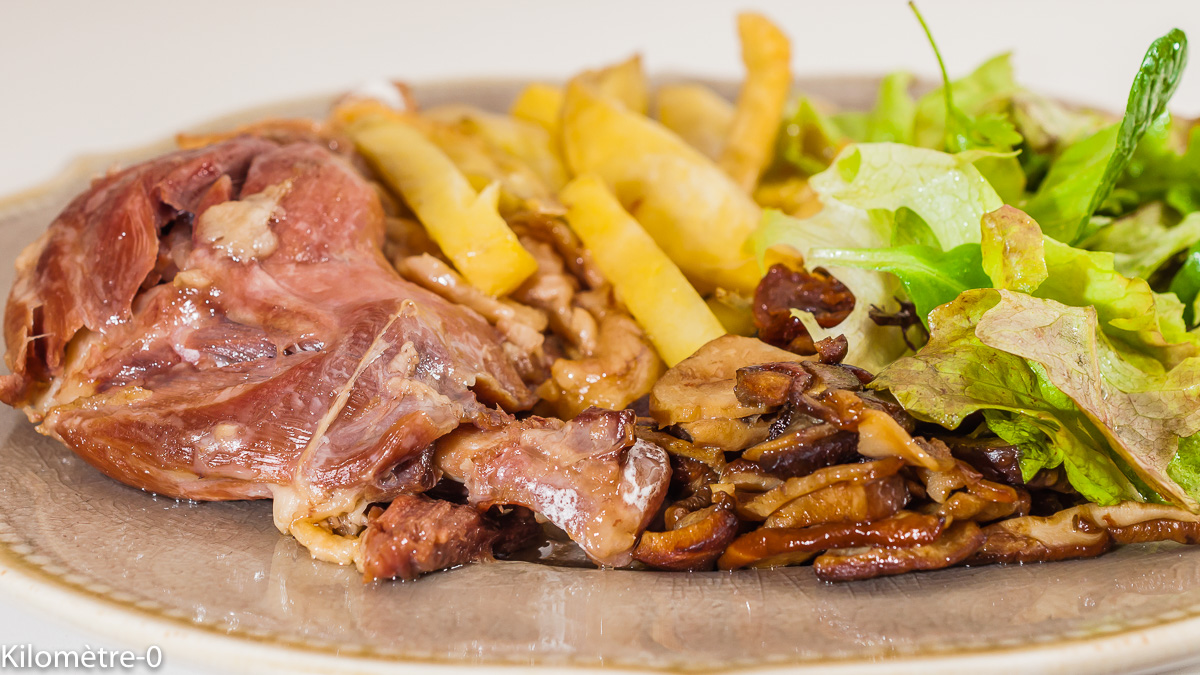 Photo de recette de confit de canard, cèpes, champignons, frites légères, Kilomètre-0, blog de cuisine réalisée à partir de produits de saison et issus de circuits courts