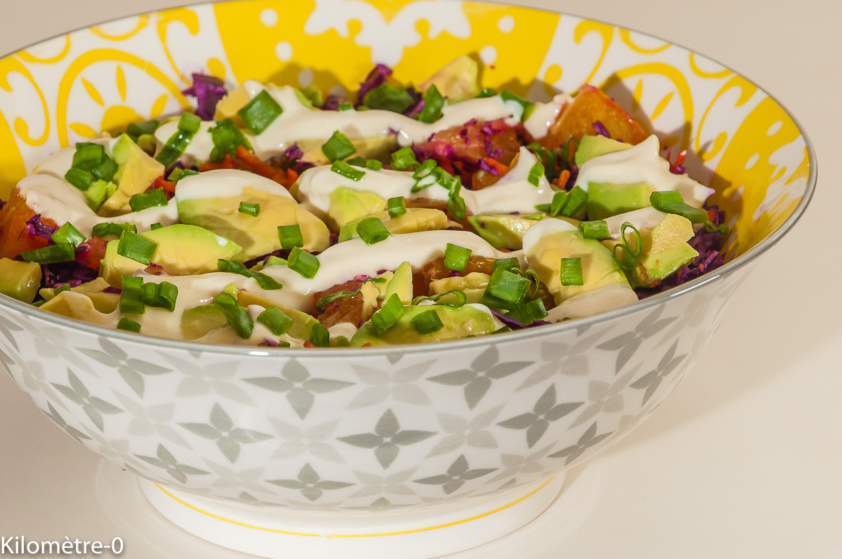 Photo de recette de salade végétarienne facile, rapide, légère, hiver, healthy, chou rouge, avocat, carottes, Kilomètre-0, blog de cuisine réalisée à partir de produits de saison et issus de circuits courts