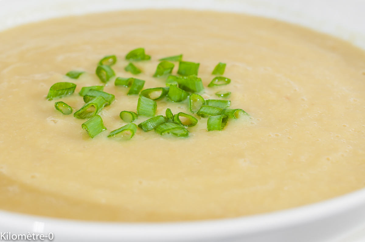 Photo de recette de velouté de chou frisé, bio, hiver, facile, économique, rapide de Kilomètre-0, blog de cuisine réalisée à partir de produits de saison et issus de circuits courts