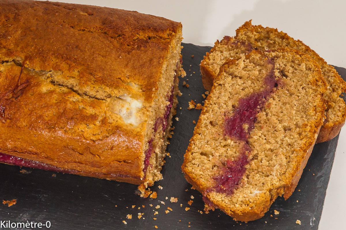 Photo de gâteau du matin, cake, petit épeautre, framboises, fruits rouges, healthy, bio, rapide, léger, facile de recette de Kilomètre-0, blog de cuisine réalisée à partir de produits de saison et issus de circuits courts