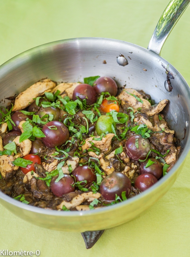 photo de recette de sauté de poulet au basilic, tomates et cèpes, facile, rapide, léger de Kilomètre-0