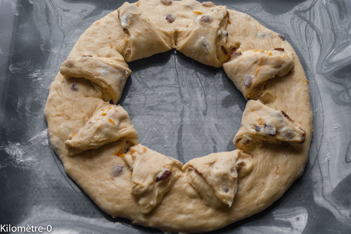 Photo de recette de couronne des rois de Kilomètre-0, blog de cuisine réalisée à partir de produits locaux et issus de circuits courts