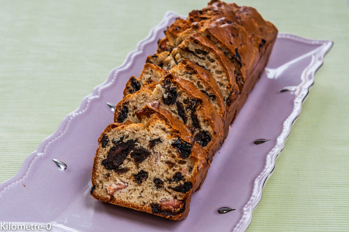 Image , photo de recette de cake de Sophie Dudemaine de Cake lardé aux pruneaux, facile, rapide, maison de Kilomètre-0