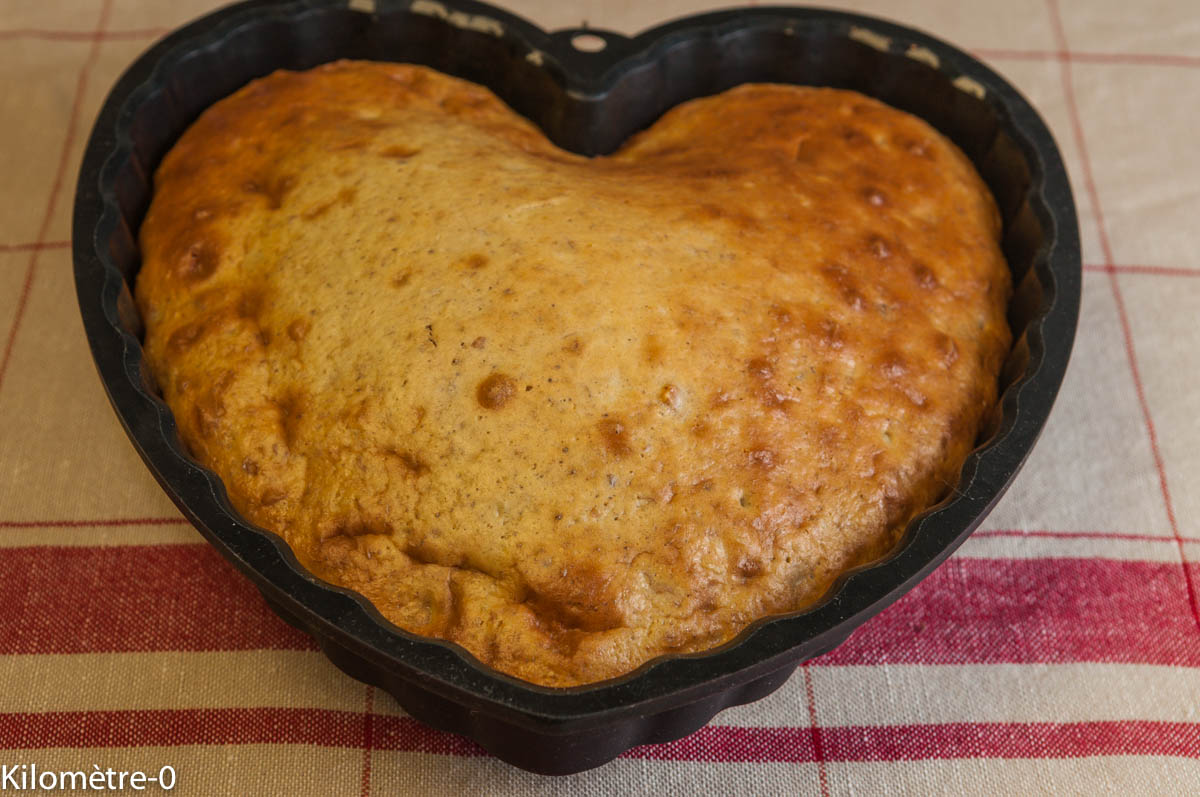 image de recette facile, rapide, économique, légère, bio de Kilomètre-0, gâteau aux noix et au yaourt, énergétique, petit déjeuner, goûter, dessert