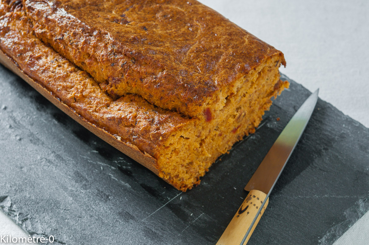 Photo de recette de cake de thon à la tomate Kilomètre-0, blog de cuisine réalisée à partir de produits locaux et issus de circuits courts