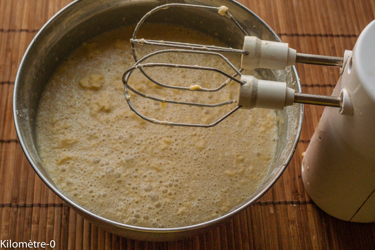 Ficelles picardes ou presque !! : étape 1 — Préparez la pâte à crèpes salée une heure avant de les faire.