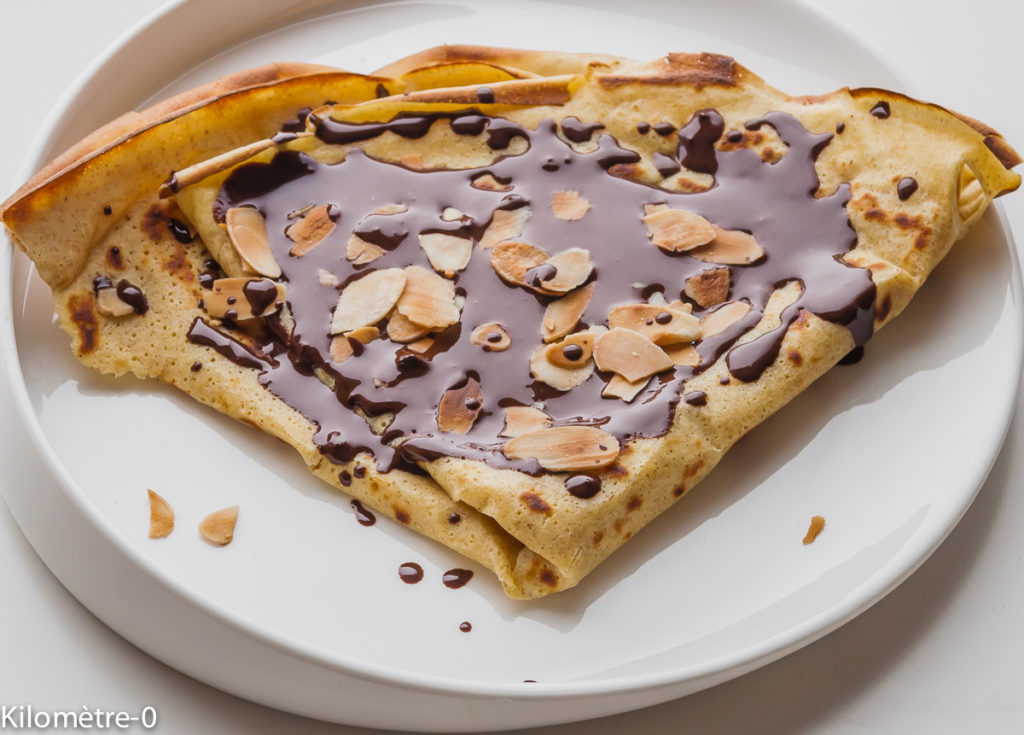 Crêpes au lait d'amandes et crème chocolat praliné express - Recette par  Happy papilles