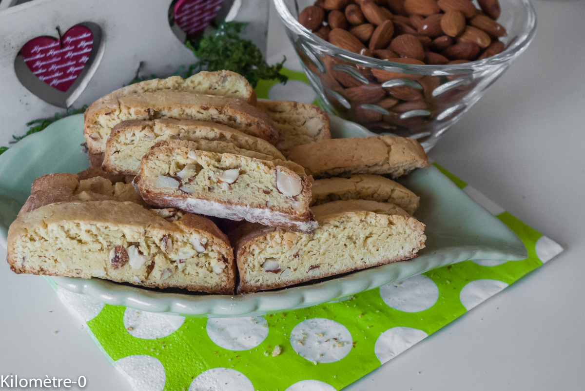 Photo de recette facile de gâteaux, biscuits, de croquets aux amandes de Kilomètre-0, blog de cuisine réalisée à partir de produits locaux et issus de circuits courts