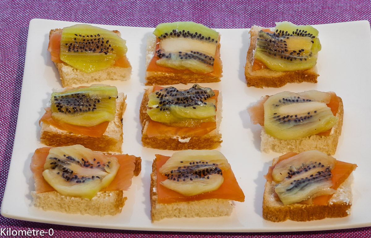 Photo de recette d'apéro toast truite kiwi de  Kilomètre-0, blog de cuisine réalisée à partir de produits locaux et issus de circuits courts