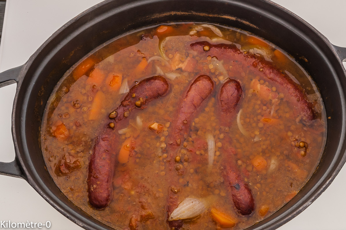 Photo de recette de lentilles aux saucisses fumées de Kilomètre-0, blog de cuisine réalisée à partir de produits locaux et issus de circuits courts