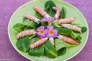 Photo de recette de salade mâche, langoustines, primevères fleur de Kilomètre-0, blog de cuisine réalisée à partir de produits locaux et issus de circuits courts