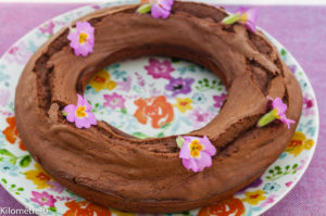 Photo de recette de gâteau couronne chocolat primevères fleur deKilomètre-0, blog de cuisine réalisée à partir de produits locaux et issus de circuits courts