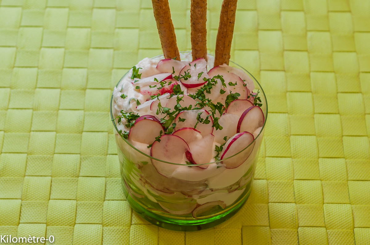 Photo de recette facile, rapoide, de  verrine apéro chèvre radis de Kilomètre-0, blog de cuisine réalisée à partir de produits locaux et issus de circuits courts