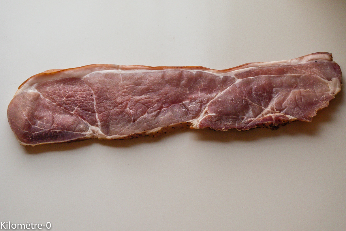 Gratin de crozets : étape 2 — Pendant ce temps, coupez le jambon en dés et faites le revenir dans une poele à sec.