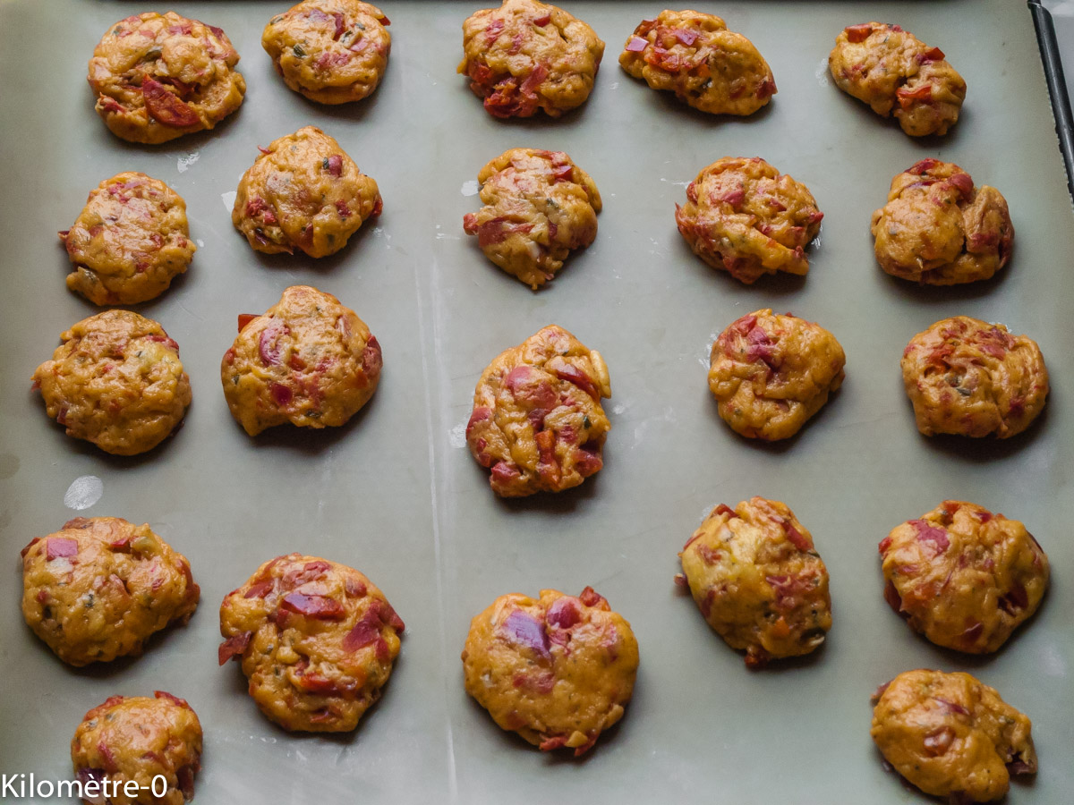 Photo de recette de cookies au chorizo, jambon et tomates confites deKilomètre-0, blog de cuisine réalisée à partir de produits locaux et issus de circuits courts