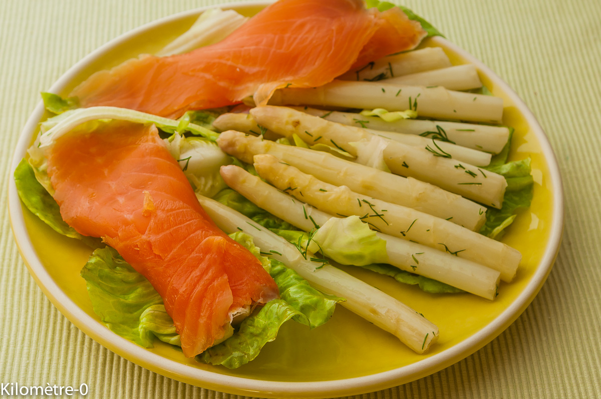 Photo de recette de salade asperges et saumon fumé de Kilomètre-0, blog de cuisine réalisée à partir de produits locaux et issus de circuits courts
