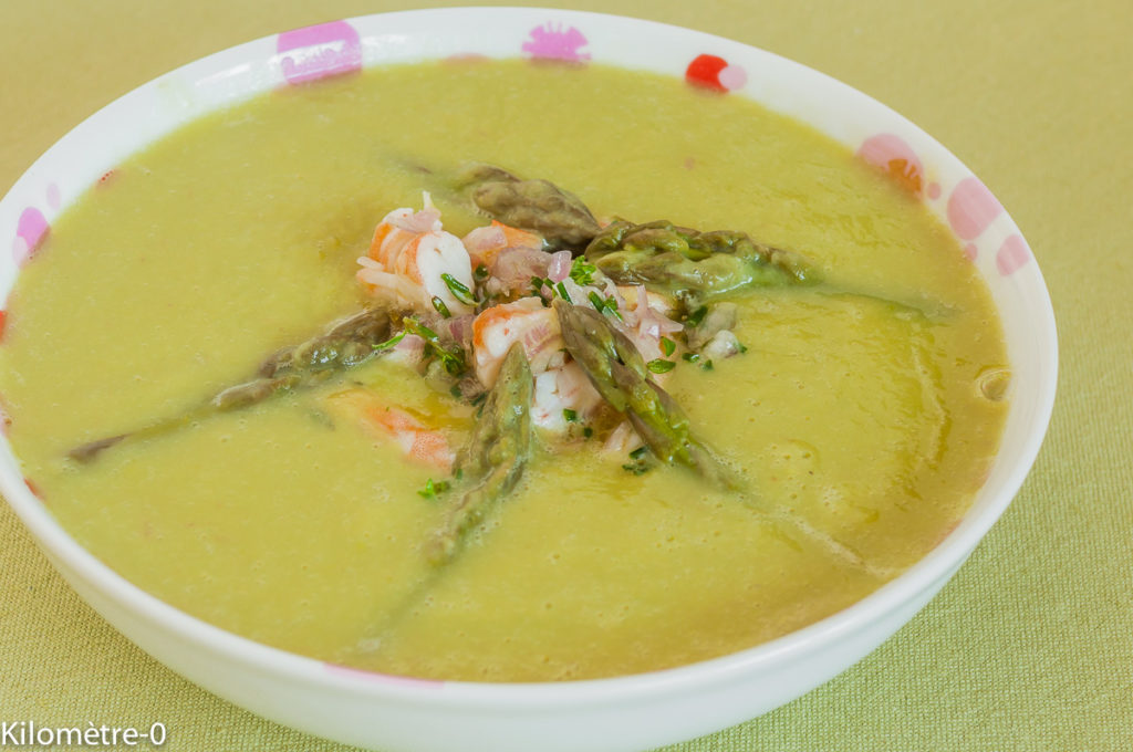 Photo de recette de soupe fèves aperges et crevettes de Kilomètre-0, blog de cuisine réalisée à partir de produits locaux et issus de circuits courts