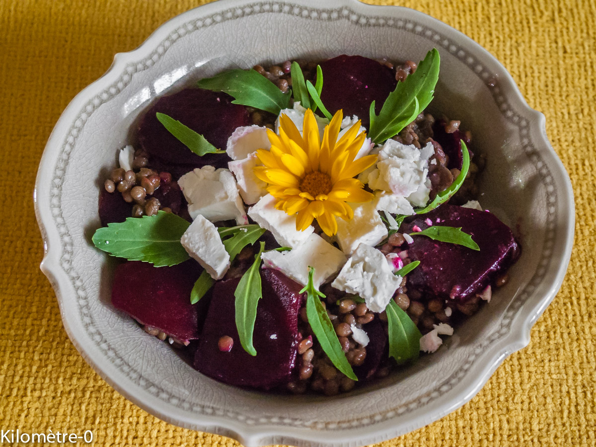 Photo de recette légère, facile, rapide, healthy, végétarien de salade lentilles betterave fêta de Kilomètre-0, blog de cuisine réalisée à partir de produits locaux et issus de circuits courts