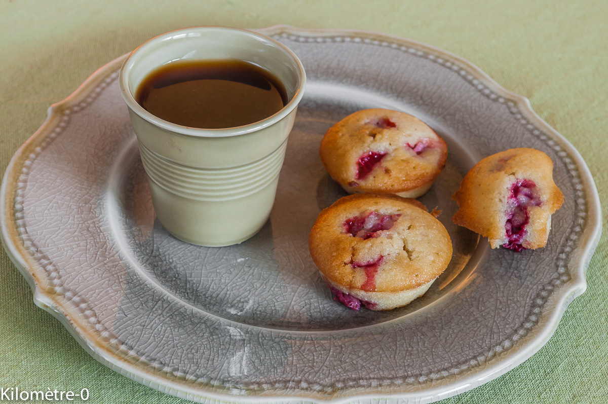 Photo de recette de financiers à la fraise de Kilomètre-0, blog de cuisine réalisée à partir de produits locaux et issus de circuits courts