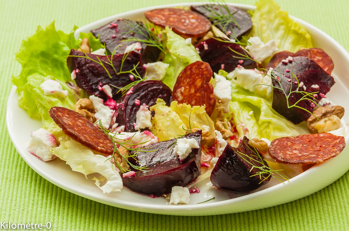 Photo de recette de salade betterave chorizo et fêta de Kilomètre-0, blog de cuisine réalisée à partir de produits locaux et issus de circuits courts