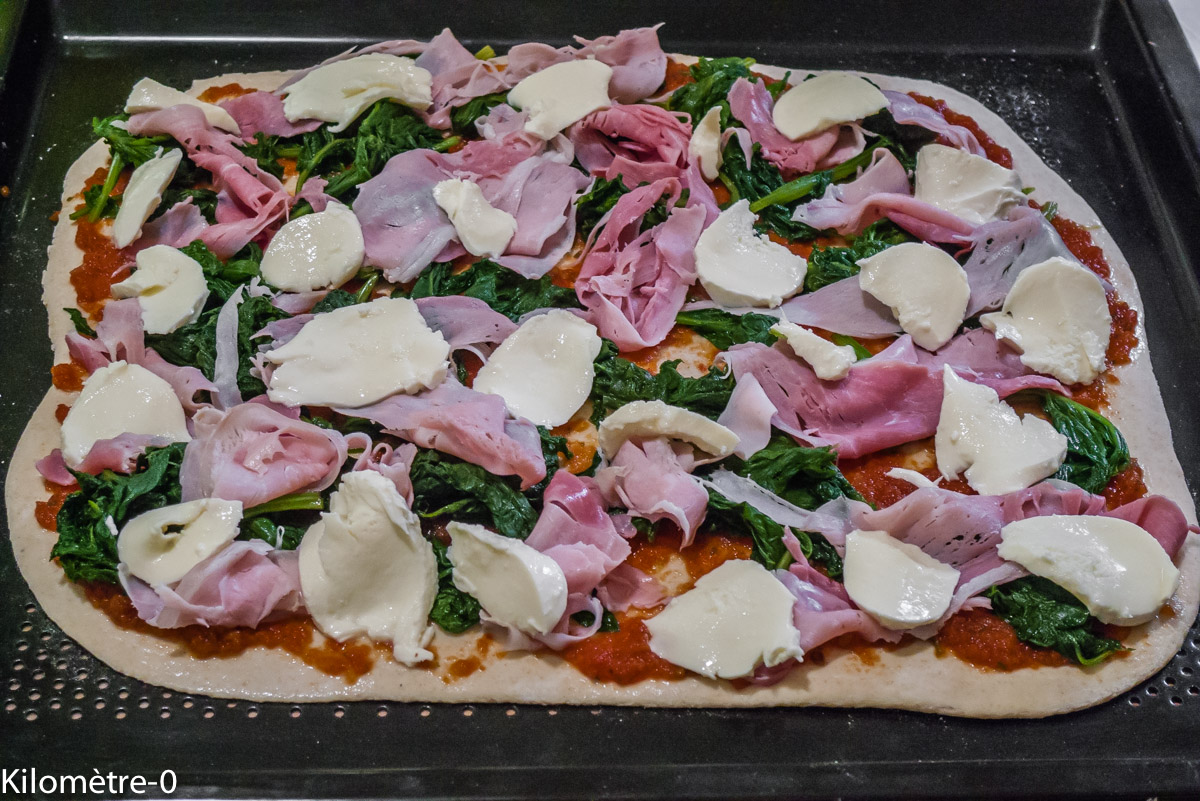 Photo de recette de pizza florentine de Kilomètre-0, blog de cuisine réalisée à partir de produits locaux et issus de circuits courts