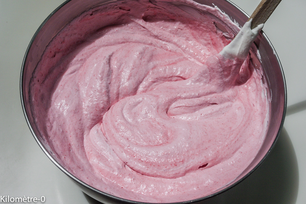 Photo de recette de mousse légère facile de framboise de Kilomètre-0, blog de cuisine réalisée à partir de produits locaux et issus de circuits courts