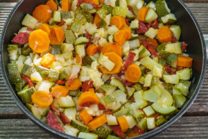 Photo de recette de poelée courgettes, carottes, chorizo parmesan facile, rapide, léger de Kilomètre-0, blog de cuisine réalisée à partir de produits locaux et issus de circuits courts