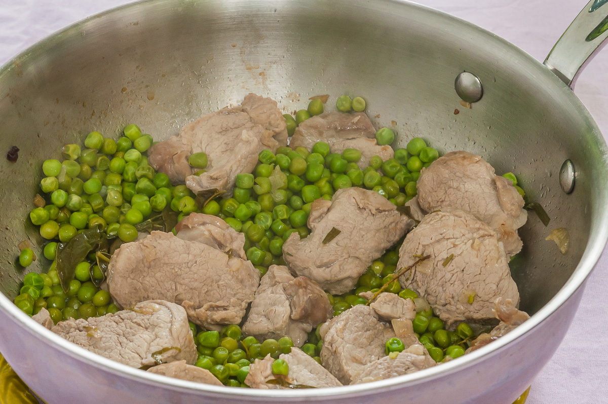 Photo de recette de filet de porc aux petits pois et fines herbes deKilomètre-0, blog de cuisine réalisée à partir de produits locaux et issus de circuits courts