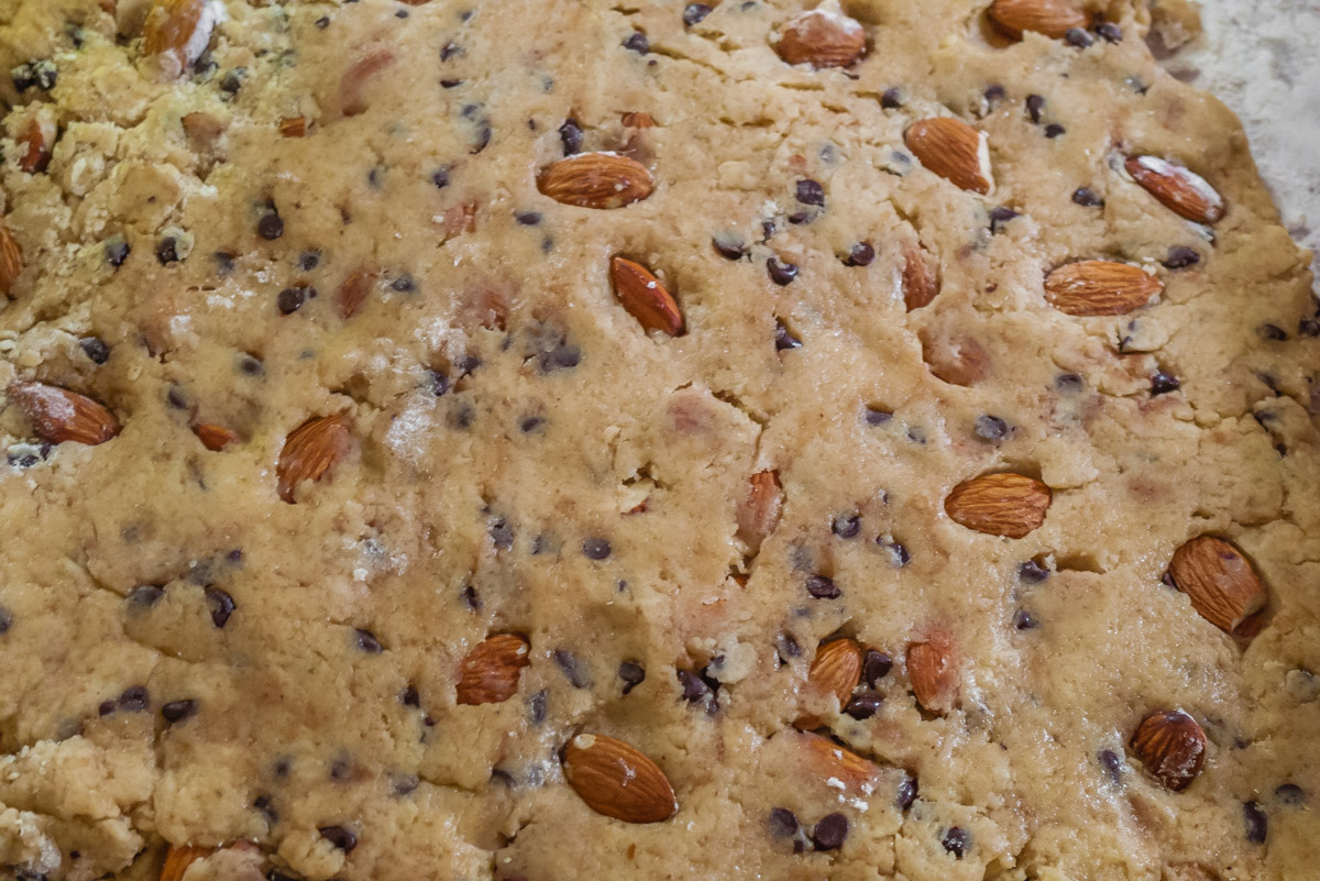 Photo de recette de cookies amandes pépites de chocolat facile, rapide et léger deKilomètre-0, blog de cuisine réalisée à partir de produits locaux et issus de circuits courts