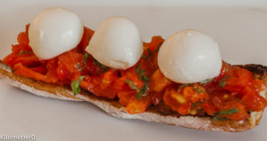 Photo de recette de bruschetta facile rapide léger tomates basilic de Kilomètre-0, blog de cuisine réalisée à partir de produits locaux et issus de circuits courts