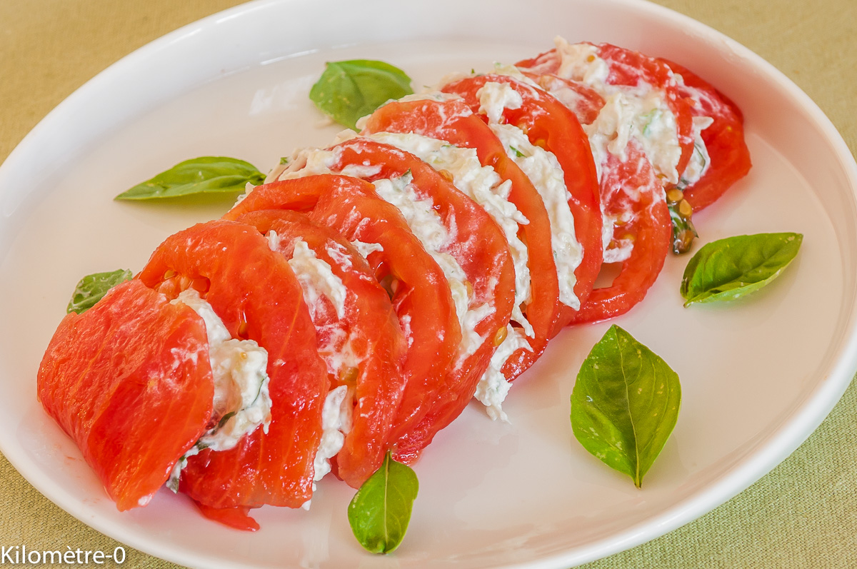 Photo de recette de salade de tomates ricotta concombre facile, rapide, léger de  Kilomètre-0, blog de cuisine réalisée à partir de produits locaux et issus de circuits courts