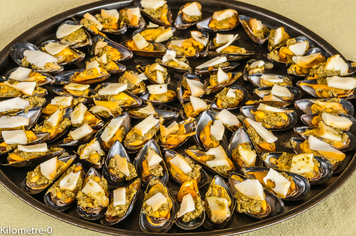 Photo de recette de moules facile, rapide, pesto, scamorza de Kilomètre-0, blog de cuisine réalisée à partir de produits locaux et issus de circuits courts