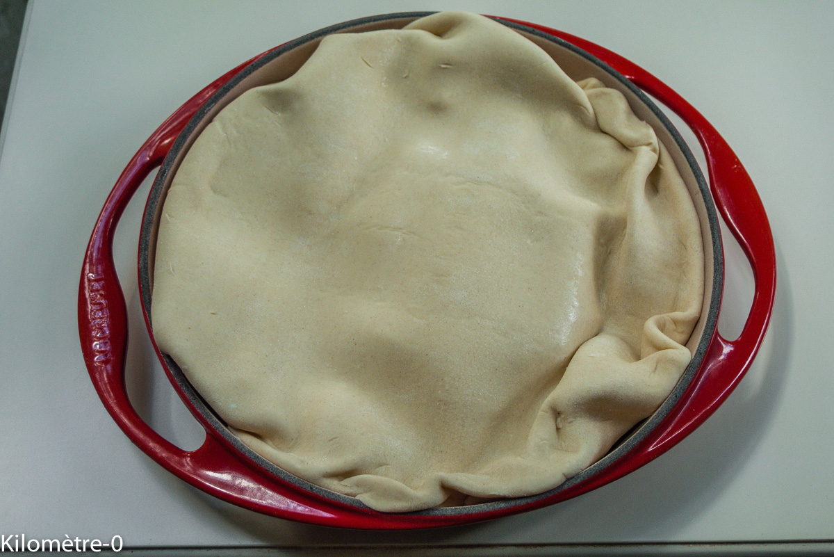 Tatin aux  quetsches : étape 2 — Recouvrez avec la pâte feuilletée.