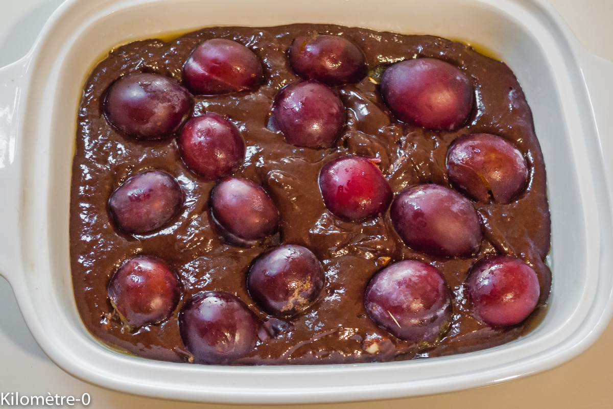 Photo de recette de moelleux au chocolat et prunes, bio, léger, facile, rapide deKilomètre-0, blog de cuisine réalisée à partir de produits locaux et issus de circuits courts