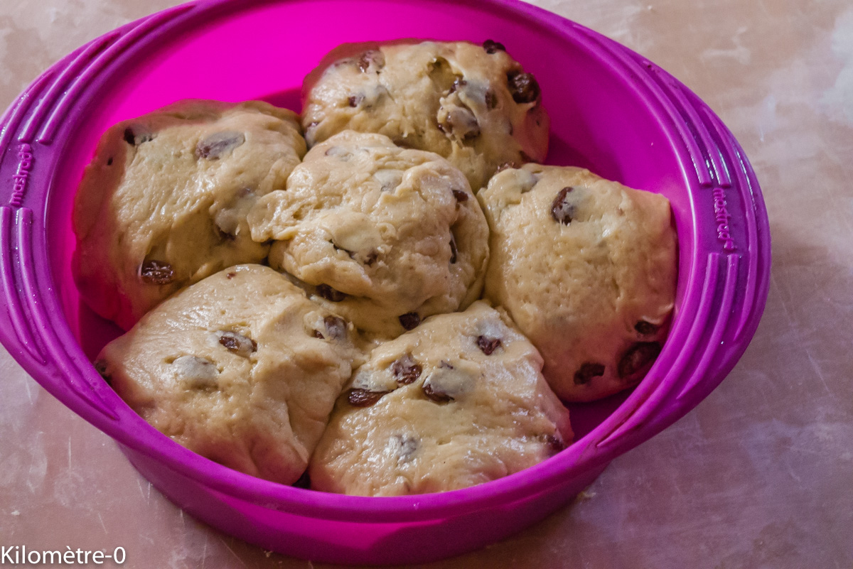 Photo de recette de brioche aux raisins facile, légère et bio de Kilomètre-0, blog de cuisine réalisée à partir de produits locaux et issus de circuits courts