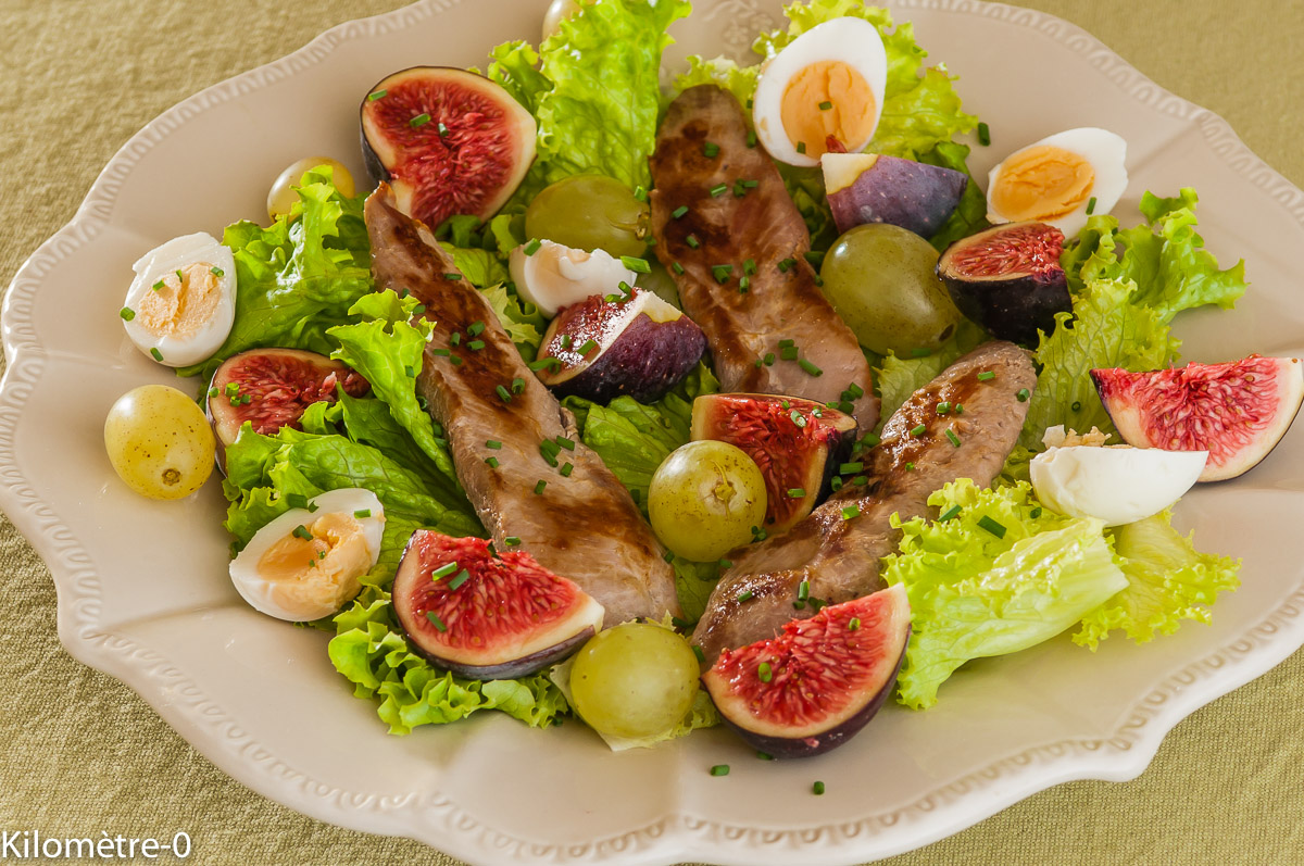 Photo de recette de salade figues, canard, raisins, facile, rapide, léger, bio de Kilomètre-0, blog de cuisine réalisée à partir de produits locaux et issus de circuits courts
