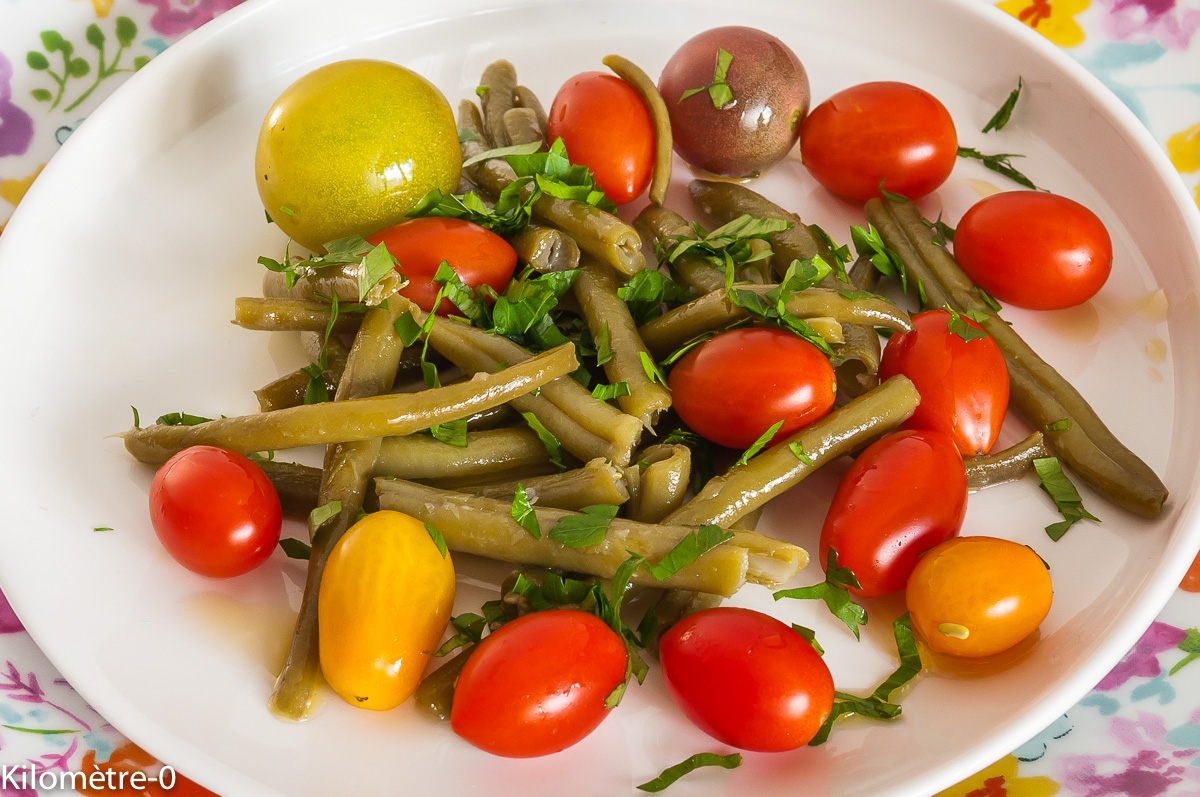 Photo de recette de salade haricots verts, tomates cerises, facile, rapide, légère, bio deKilomètre-0, blog de cuisine réalisée à partir de produits locaux et issus de circuits courts